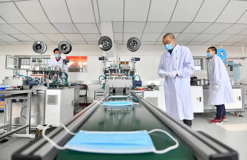 一機集團加班加點趕制防護口罩 助力當?shù)貛熒鷱蛯W復課